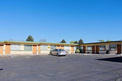 Sage N Sand Motel