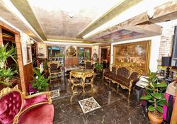 Royal Garden Suite and Hotel