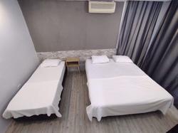 1989 Hotel Sebat