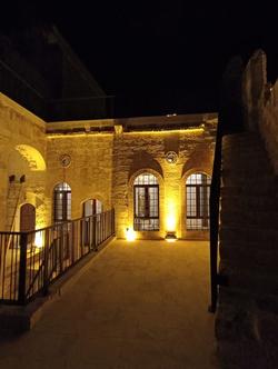 Tugmanersmall House Ajar