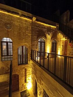 Tugmanersmall House Ajar