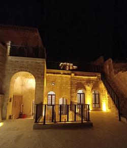 Tugmanersmall House Ajar