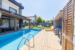 Home 02