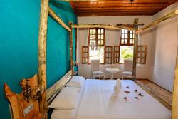 Otel Wood House