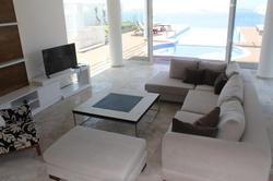 Villa Hill Side 3
