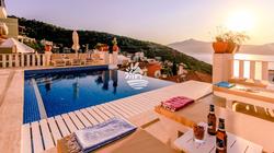 Villa Ketchy