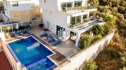 Villa Moonshine