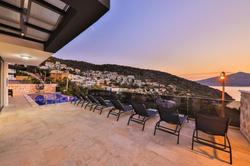 Villa Life 