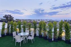 S White Hotel