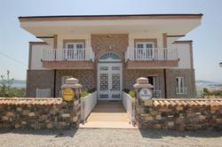 Cunda Pür Beyaz Otel