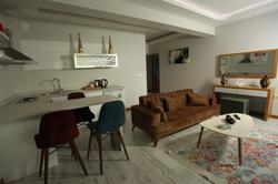 The Ci̇ty Walls Sui̇t Otel