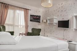 Suit 8 Residence