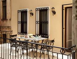 Gravis Suites