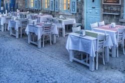 Saki Alaçatı Otel & Meyhane