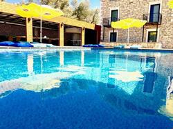 Victoria Hotel & Lounge