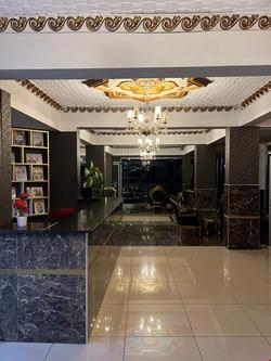Grand Black Hotel