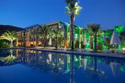 Crystal Green Bay Resort & Spa
