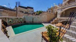 Capp Royal Cave Hotel