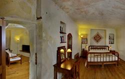 Esbelli Evi