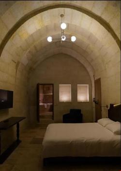 Evanthia Cave Suites