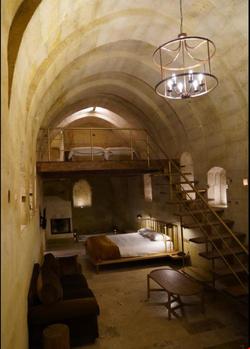 Evanthia Cave Suites