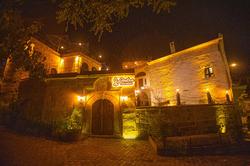 Pietra Cave Suites