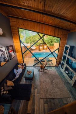 Favela Suit Bungalov