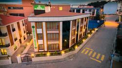 12 Rooms Boutique Hotel