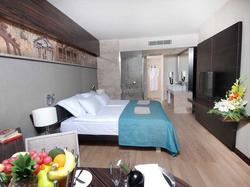 Commodore Elite Suites & Spa
