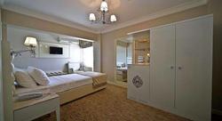 Royce Hotel