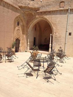 Kasr-i Abbas Hotel