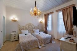 Lavin Suites Hotel