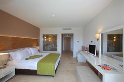 Bellazure Hotel