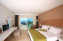 Bellazure Hotel