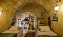 Patiska Cave House