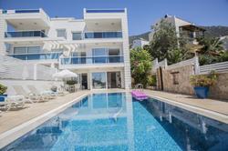 Villa Motion 1 by Akdenizvillam
