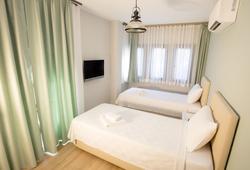 Pharos Otel