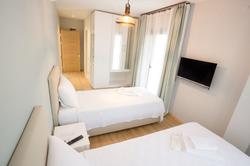 Pharos Otel