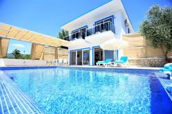 Villa Sahin by Helaltatilvillari