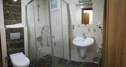 Midi Suites & Hotel