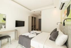 Leonis Hotel