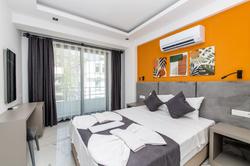 Leonis Hotel