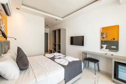 Leonis Hotel