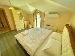 Lustra Garden Suite