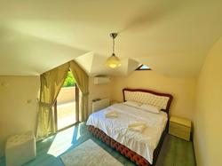 Lustra Garden Suite