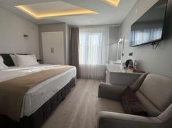 White Life Hotel & Cafe