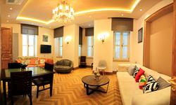 Maroon Bosphorus