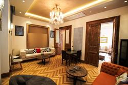 Maroon Bosphorus