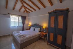 Tarzan Family Hotel