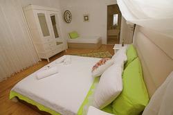 Monat Hotel